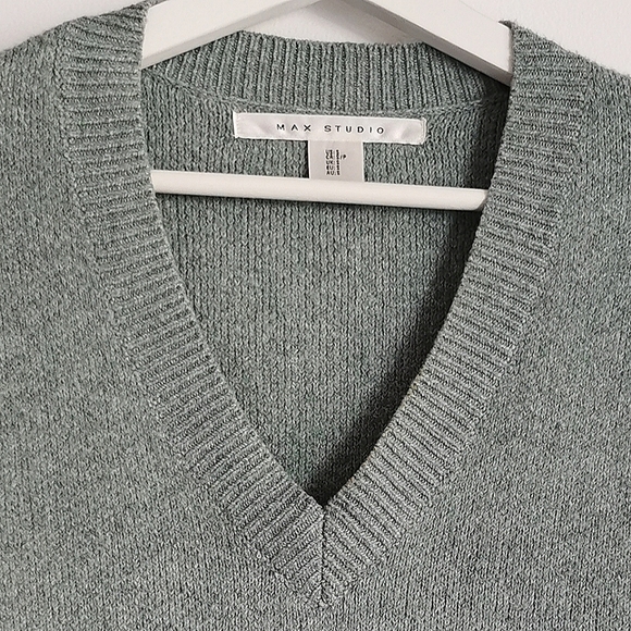 Max Studio Sweater Vest - Picture 2 of 2